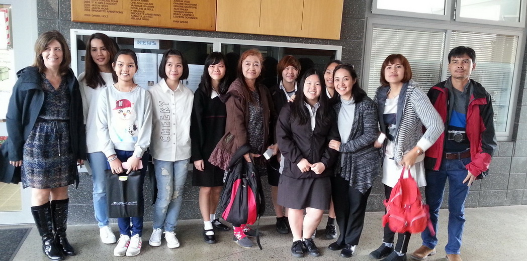 เจ้าหน้าที่และน้องๆนักเรียนจาก LongBay College ให้การต้อนรับอย่างอบอุ่นคะ