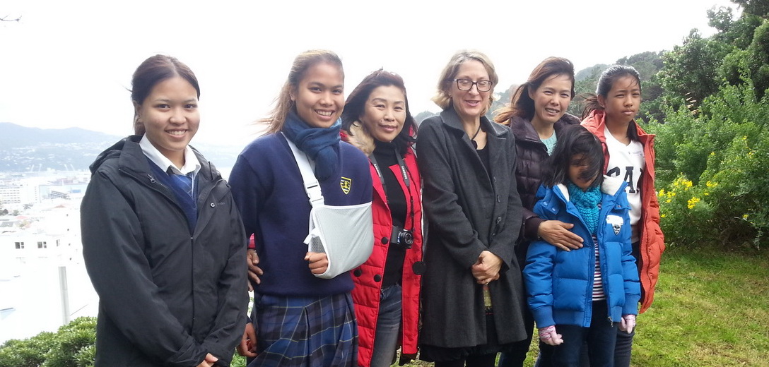 น้องไอวี่และคุณแม่เยี่ยมชมโรงเรียนในเมือง Wellington - the city of wind