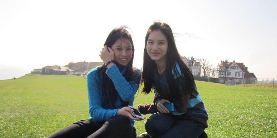น้องมิล น้องอุ๋ม จากโรงเรียนราชินีและสาธิตปทุมวัน