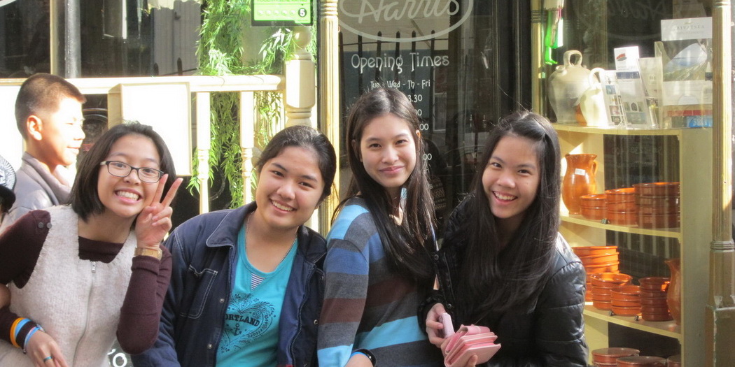 สาวๆเดินเล่น Hasting