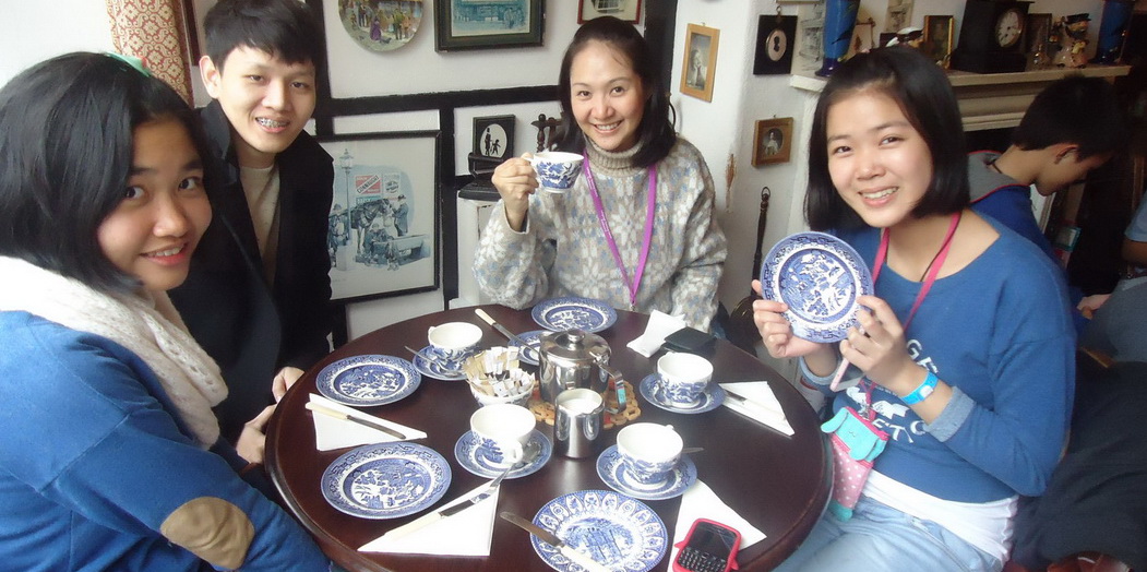 พี่เมพาน้องๆมาเรียนรู้วัฒนธรรมผู้ดี๊.. ผู้ดีอังกฤษ - Cream Tea 
