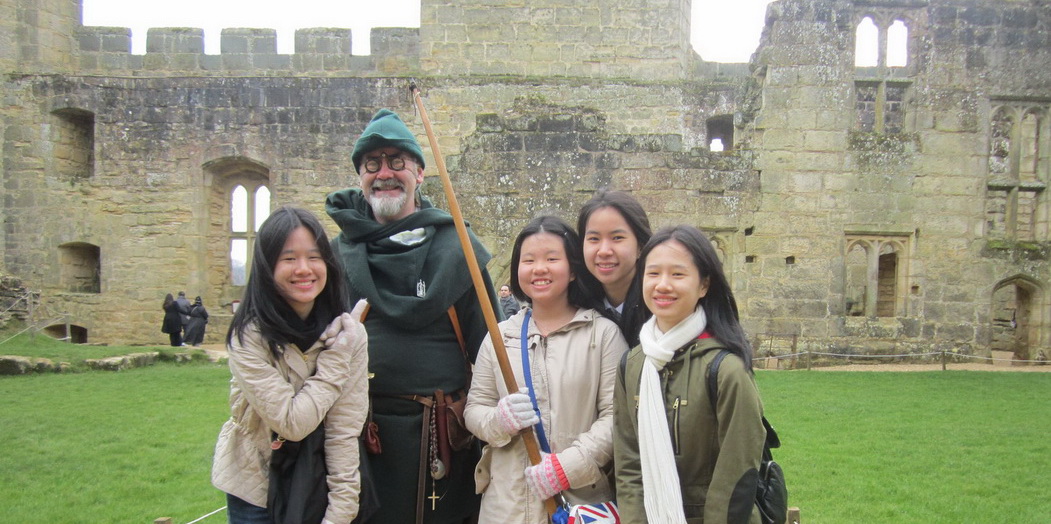 เด็กๆอย่าแกล้งคุณลุง Robin Hood นะจ๊ะ